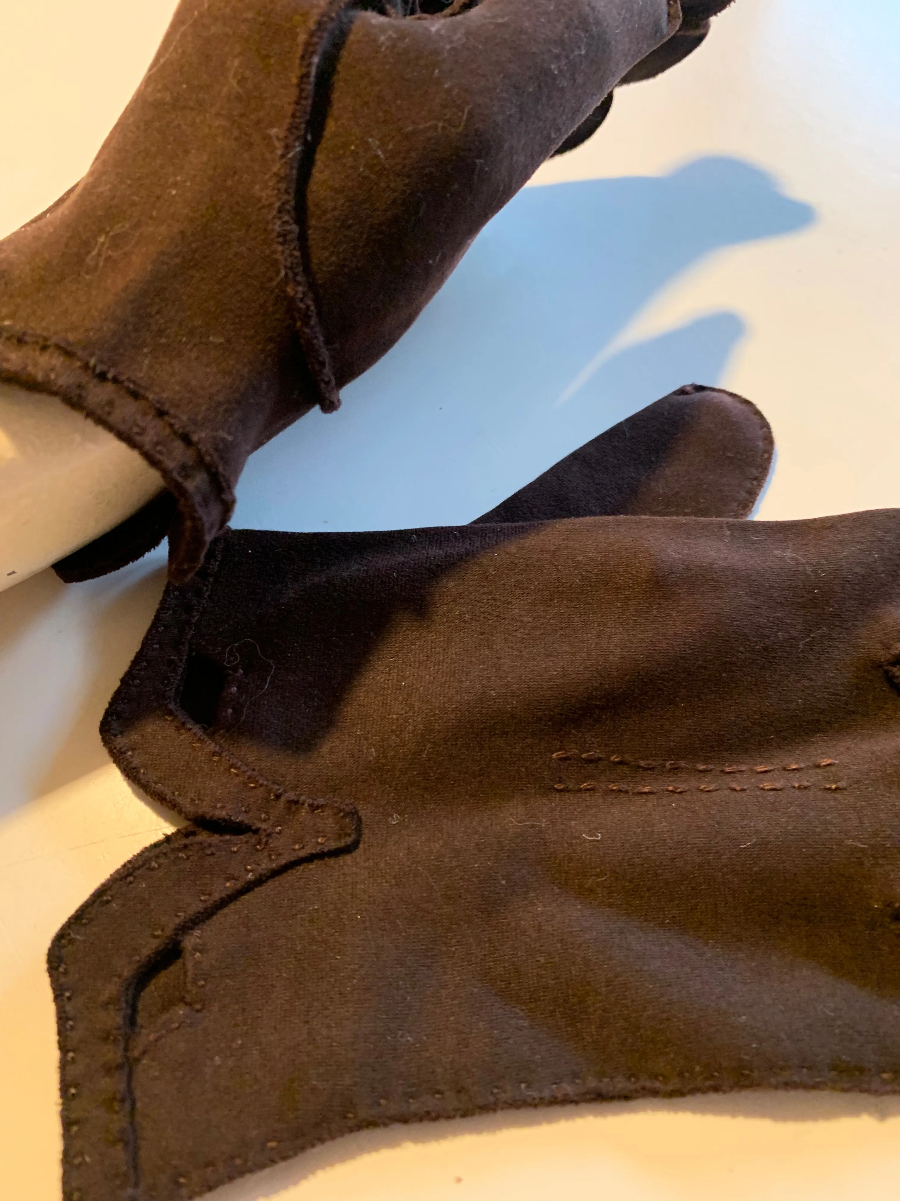 Cocoa Brown Wrist Length Gloves circa 1960s