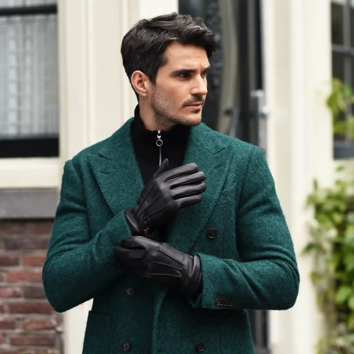 Harvey (black) - goatskin leather gloves with luxurious wool lining & touchscreen feature