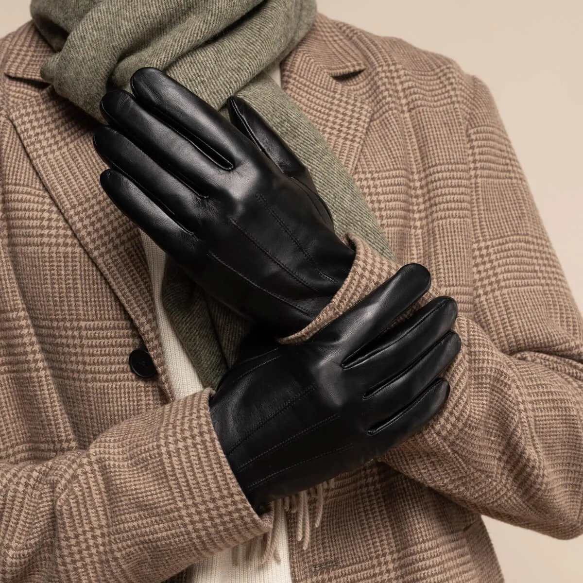 James (black) - classic sheepskin leather gloves with luxurious cashmere lining & touchscreen feature