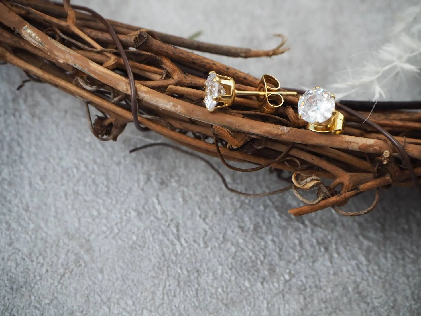 Stone pierced earrings